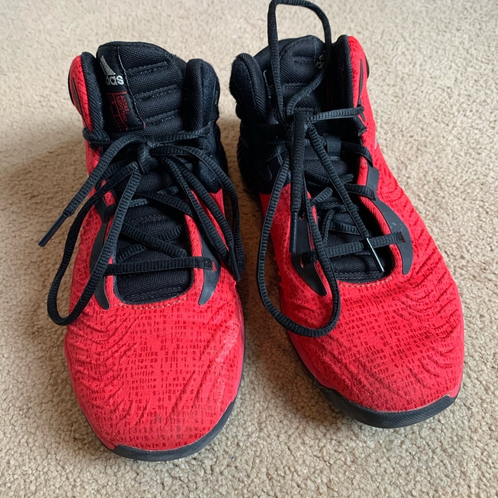 Basketball shoes